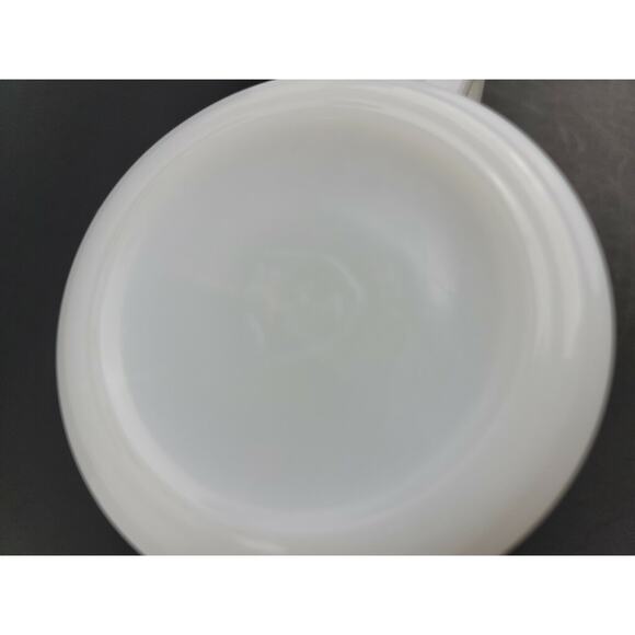 Vintage Federal Glass White Milk Glass Beaver Mug CANADA Maple Leaf Art Work - Picture 10 of 11